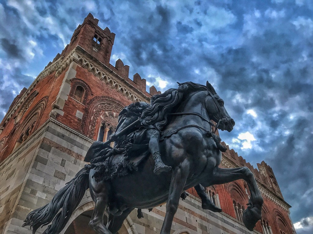 Editor Gloria Macaluso